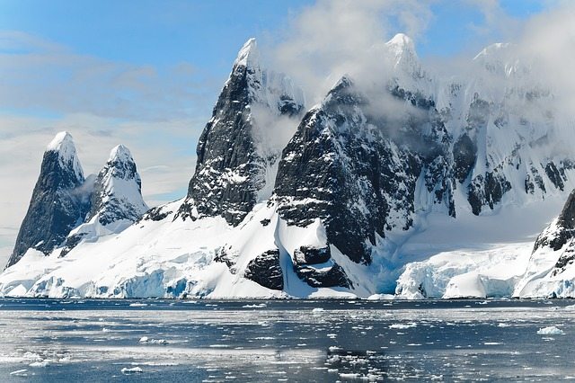 This Week’s Backcountry News – 12/28/15-1/3/16 antarctica - pixabay - ocean - mountains