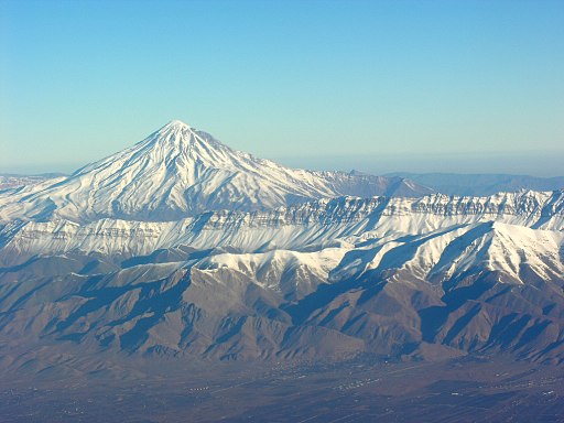 Mount Damavand, Iran | By Hansueli Krapf [<a href="https://creativecommons.org/licenses/by-sa/3.0">CC BY-SA 3.0</a>], <a href="https://commons.wikimedia.org/wiki/File:Aerial_View_of_Damavand_26.11.2008_04-23-59.JPG">from Wikimedia Commons</a>