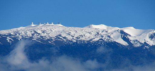 Mauna Kea, Hawaii | By W Nowicki [<a href="https://creativecommons.org/licenses/by/3.0">CC BY 3.0</a>], <a href="https://commons.wikimedia.org/wiki/File:Mauna_Kea_from_Kohala_Mountain_Road.JPG">from Wikimedia Commons</a>