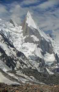 By Kogo [<a href="http://www.gnu.org/copyleft/fdl.html">GFDL</a>], <a href="https://commons.wikimedia.org/wiki/File:Laila_Peak.jpg">from Wikimedia Commons</a>