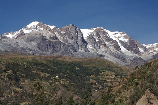 Illampu, Bolivia | By codiferous (Cody H) [<a href="https://creativecommons.org/licenses/by/2.0">CC BY 2.0</a>], <a href="https://commons.wikimedia.org/wiki/File:Mount_Illamp%C3%BA_in_May_2007_(Cody_H).jpg">via Wikimedia Commons</a>