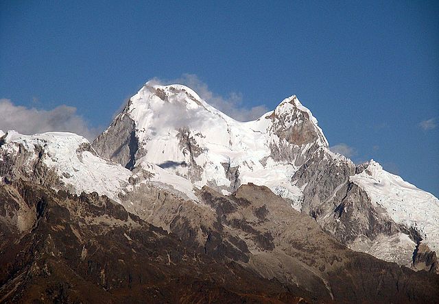 Huandoy, Peru | By <a rel="nofollow" class="external text" href="https://www.flickr.com/people/92252798@N07">Dick Culbert</a> from Gibsons, B.C., Canada - <a rel="nofollow" class="external text" href="https://www.flickr.com/photos/92252798@N07/24755730513/">Nevado Huandoy, Cordillera Blanca, Peru</a>, <a href="https://creativecommons.org/licenses/by/2.0" title="Creative Commons Attribution 2.0">CC BY 2.0</a>, <a href="https://commons.wikimedia.org/w/index.php?curid=50052194">Link</a>