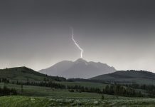 This Week’s Mountain News – October 1-7, 2018 Lightning Strike In Yellowstone National Park | Pixabay Image