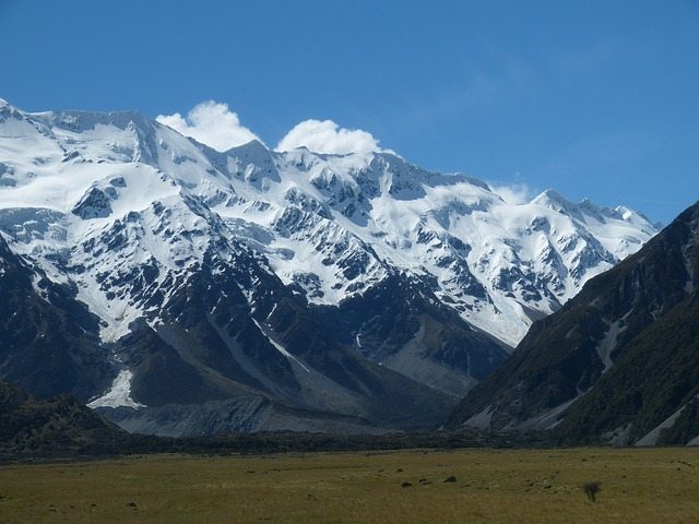 Injured British Climber Rescued In New Zealand After Using PLB To Alert UK Authorities New Zealand's South Island | Pixabay Image