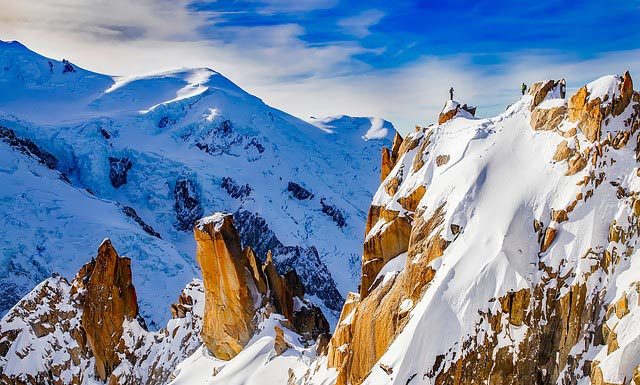 This Week’s Mountain News – October 2-8, 2017 Cosmiques Ridge, France | Pixabay Image