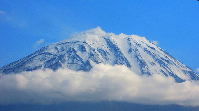 This Week’s Mountain News – October 16-22, 2017 Misti Volcano, Peru | Pixabay Image