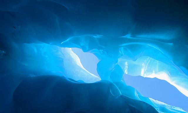 This Week’s Mountain News – July 9-15, 2018 Glacial Ice, New Zealand | Pixabay